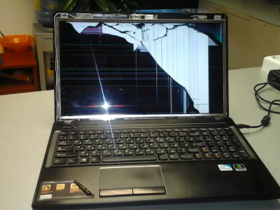 Причины повреждения экрана ноутбука