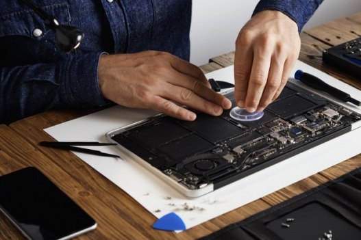 Игровые ноутбуки engineer-repairs-laptop-motherboard4_527x0_129